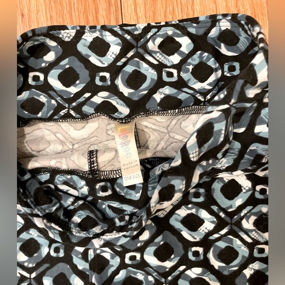LuLaRoe OS Legging - Picture 2 of 3